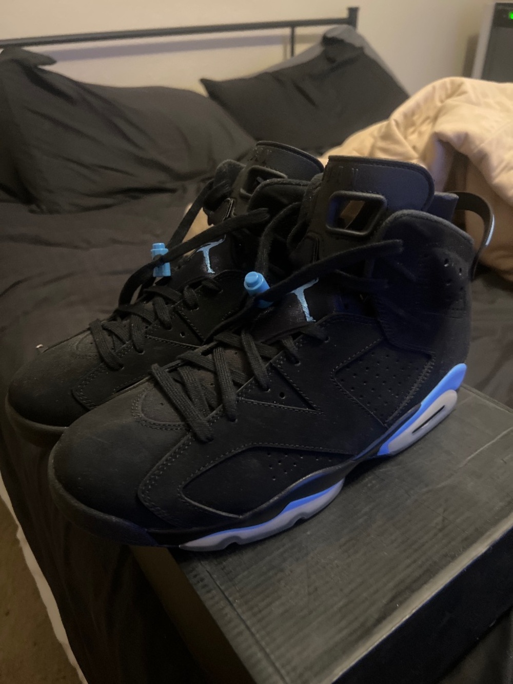 Air Jordan retro 6 Black/UNC 2017 *Used*